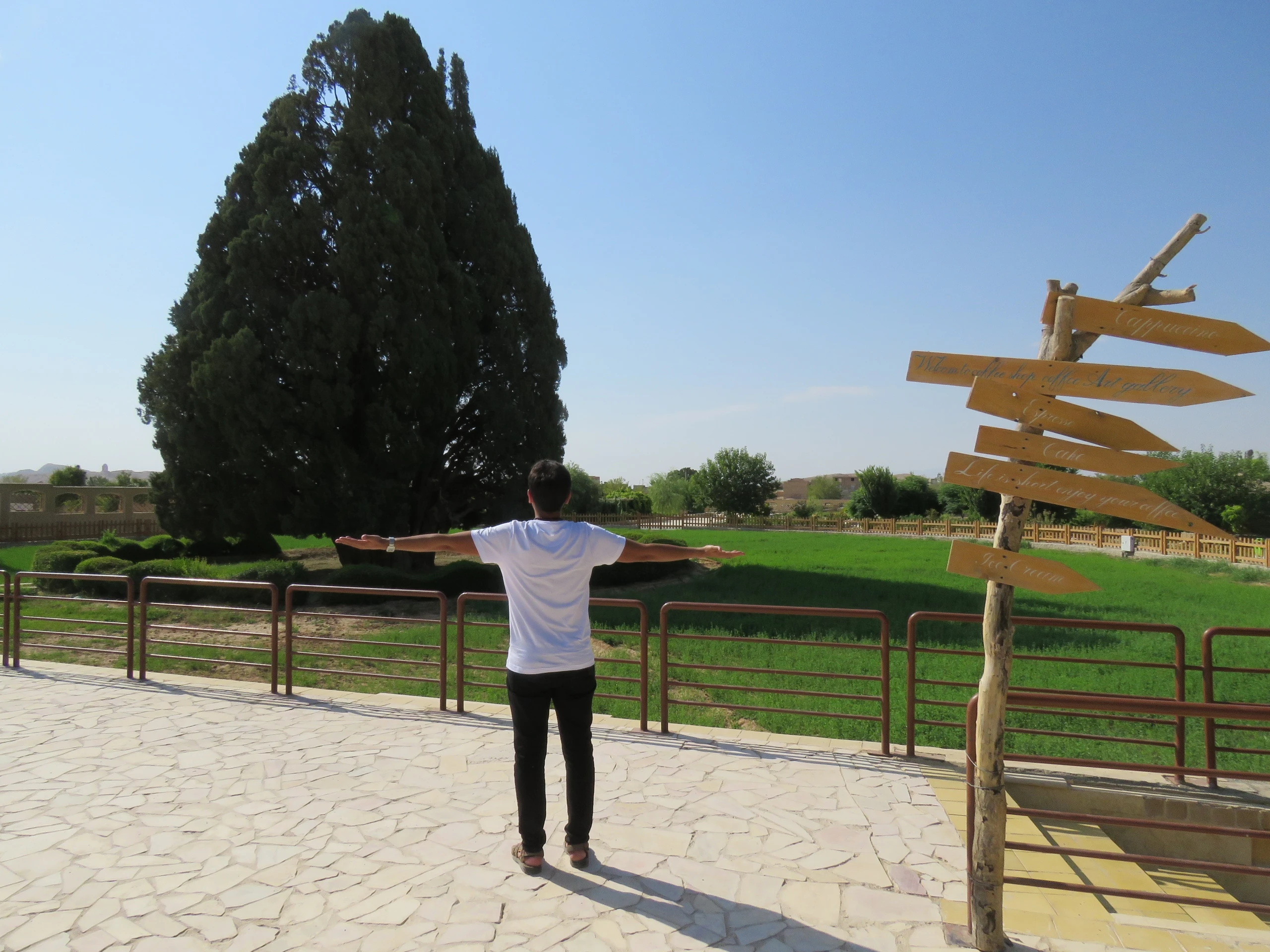 تور ابرکوه تا ایزدخواست (2/5 روزه)