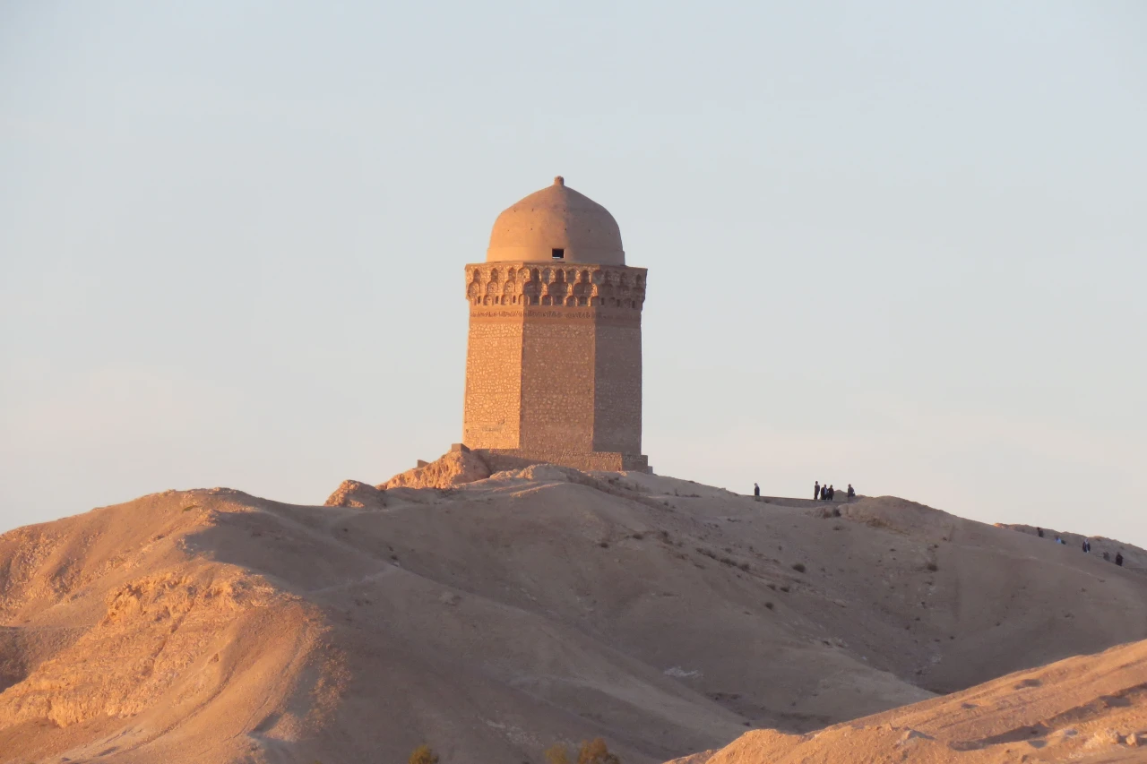 تور ابرکوه تا ایزدخواست (2/5 روزه)