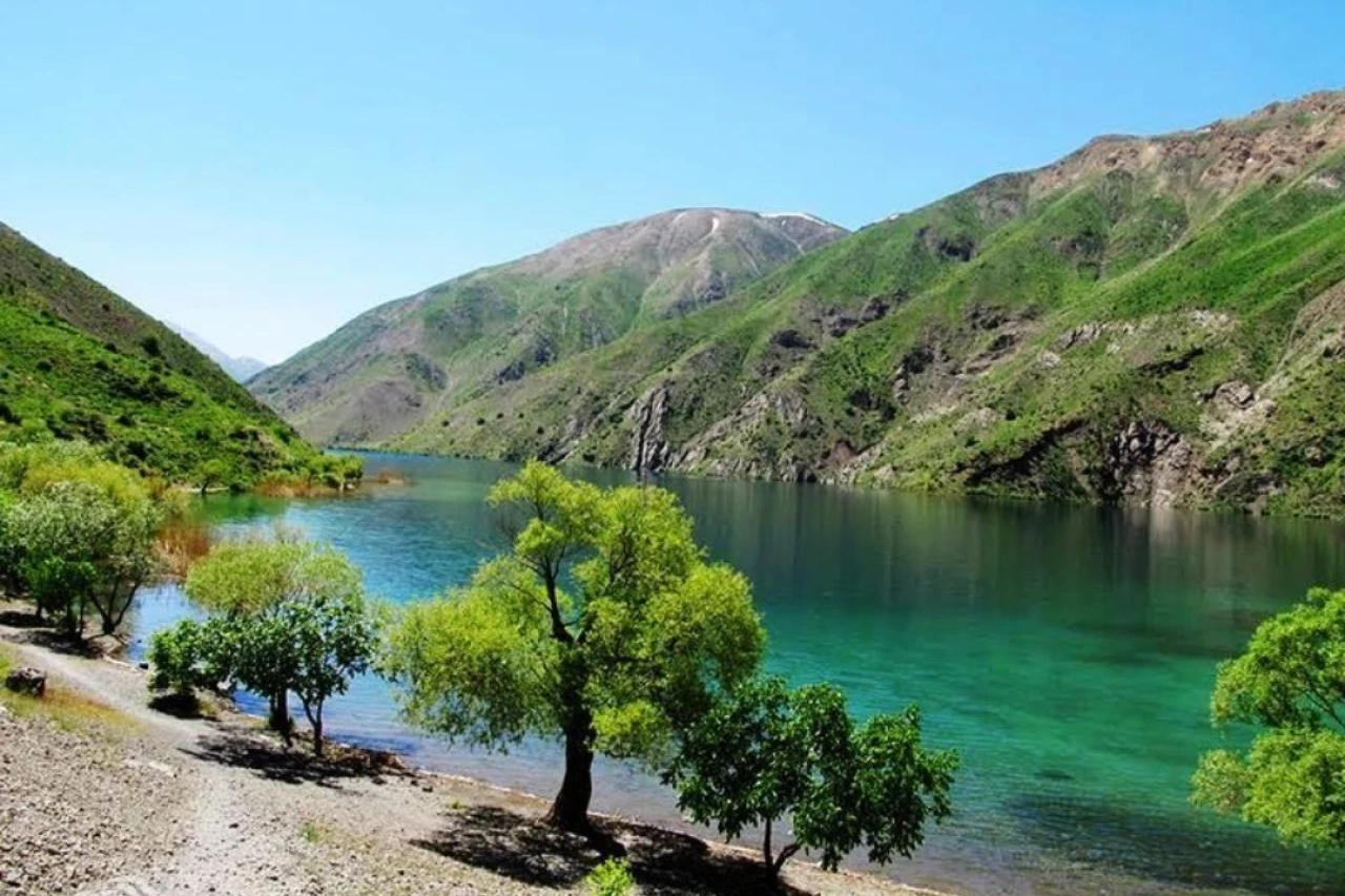 تور کمپینگ دریاچه گهر